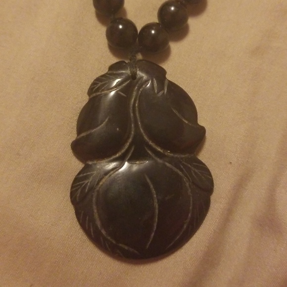 Long black necklace - Picture 3 of 3